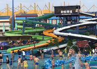 De reusachtige Spiraalvormige Speelplaats van de Waterdia/Volwassen Commerciële Zwembaddia's